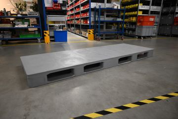 Bespoke pallet 2310x800x160 mm on 3 skids with smooth deck