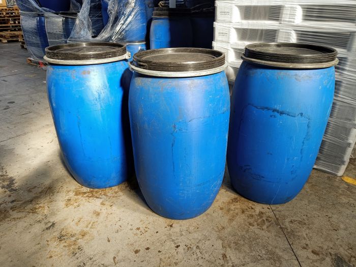 Plastic drum of 220 litres, second hand, blue, signs of use