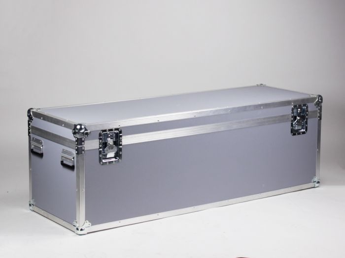 Flightcase met 4 valgrepen en vlindersloten binnenmaat: 1550x500x500 mm