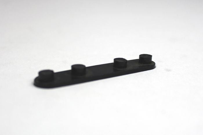 One-sided connection clip for 2 strips