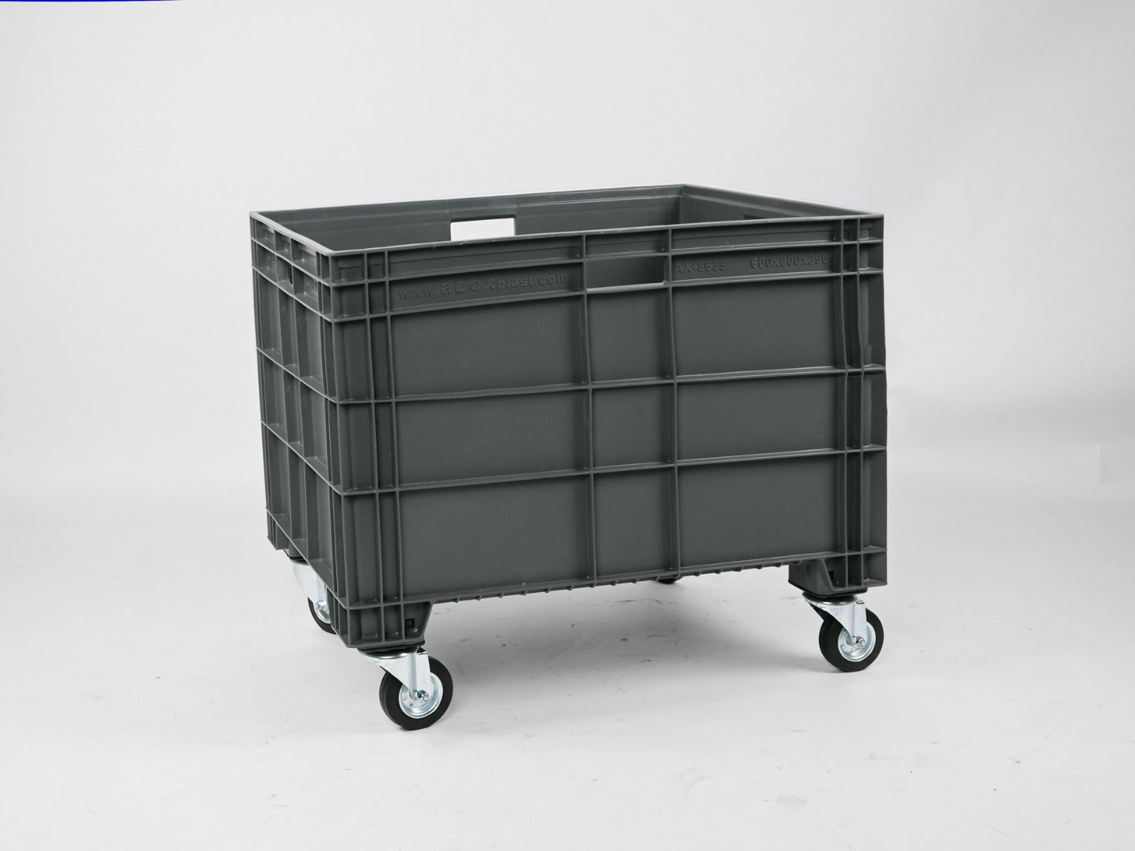 Large volume stacking containers on wheels - Large volume