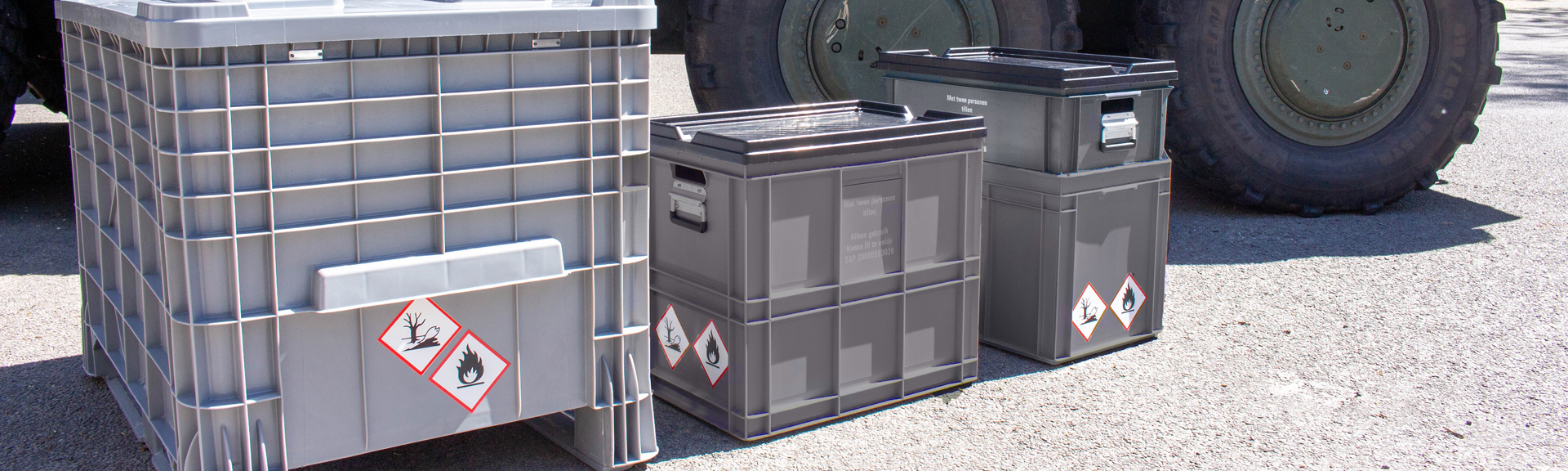 Packaging for safe storage of jerry cans